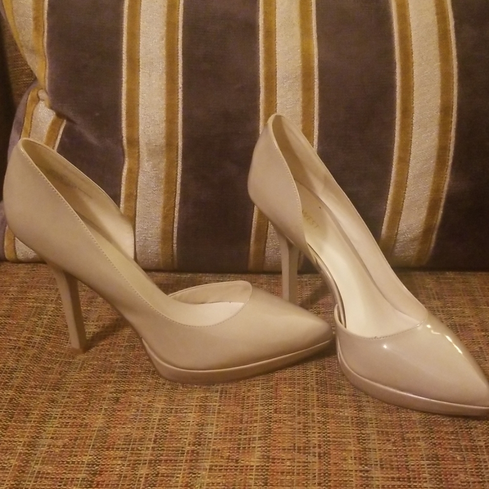 Patent Nude Nine West Pump